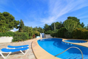 Villa totalmente independiente con piscina comunitaria